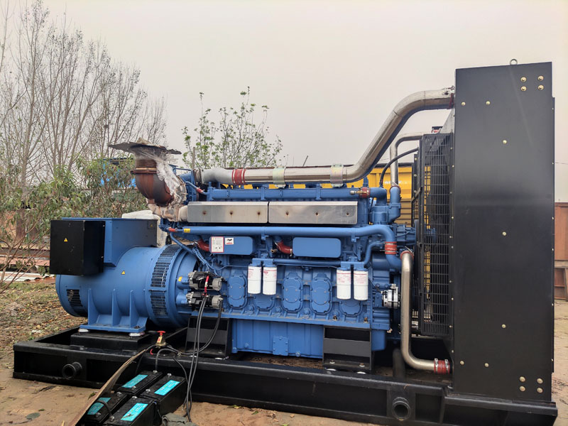 凉山柴油发电机组更换机油时，应遵循哪些步骤？